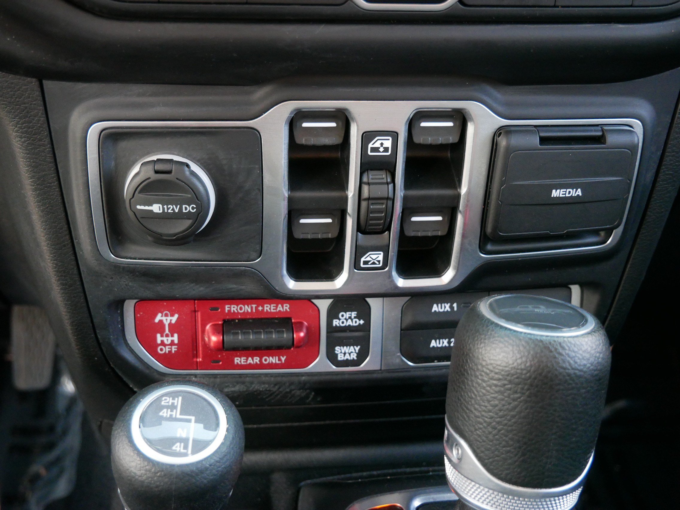 Used 2020 Jeep Gladiator Rubicon w/ Safety Group AWD/4WD image 24