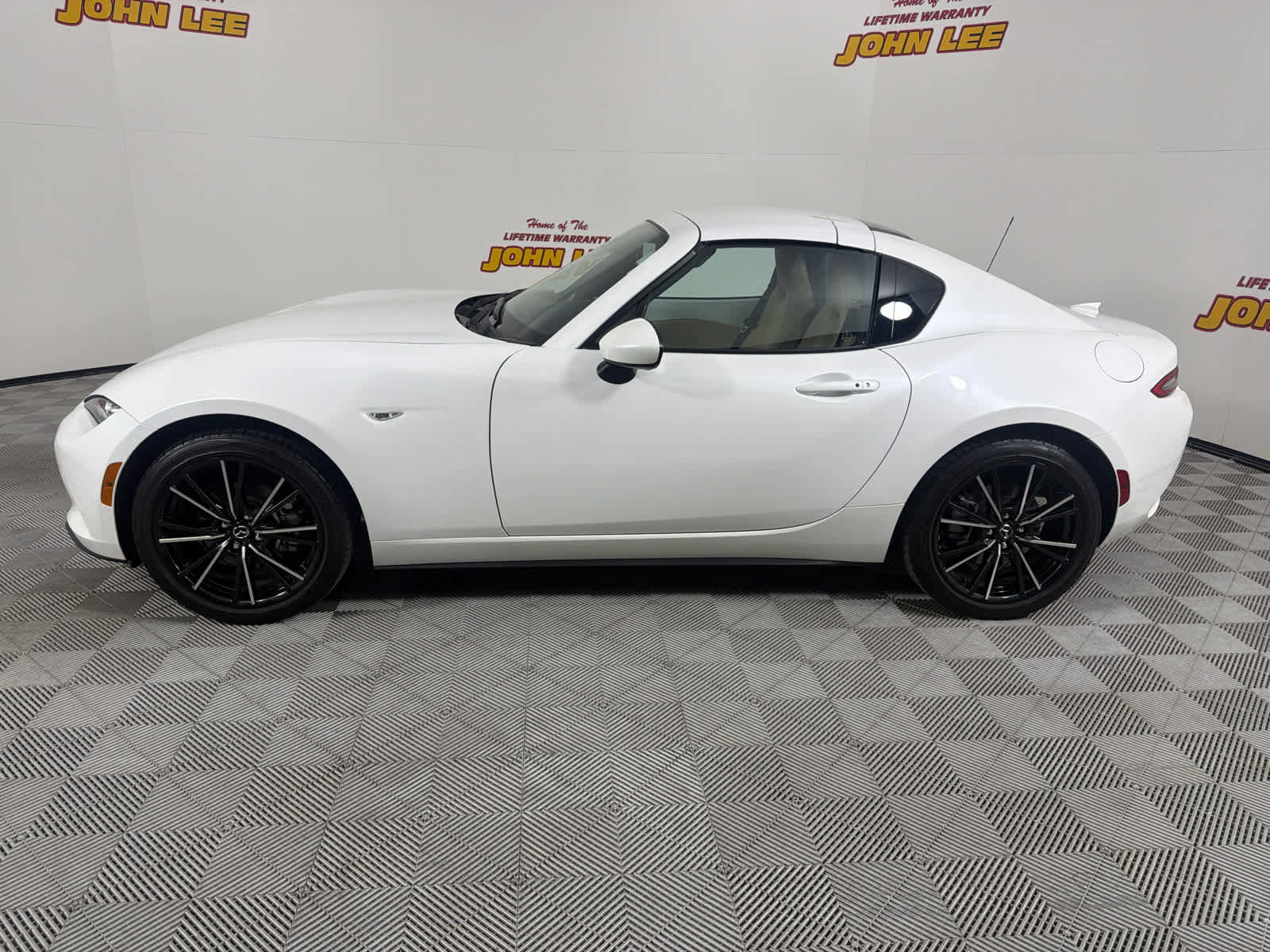 Used 2024 MAZDA MX-5 Miata RF Grand Touring image 2