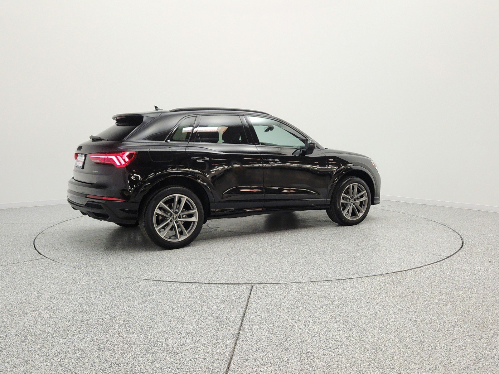 Used 2025 Audi Q3 2.0T Premium w/ Convenience Package AWD/4WD image 5