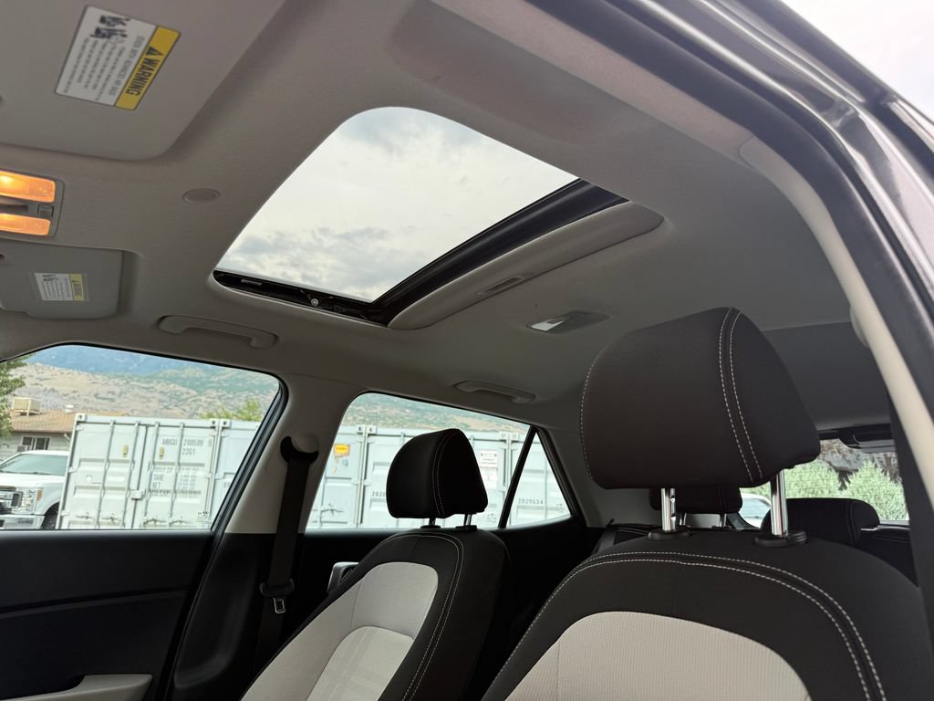 Used 2023 Hyundai Venue SEL w/ Cargo Package FWD image 22