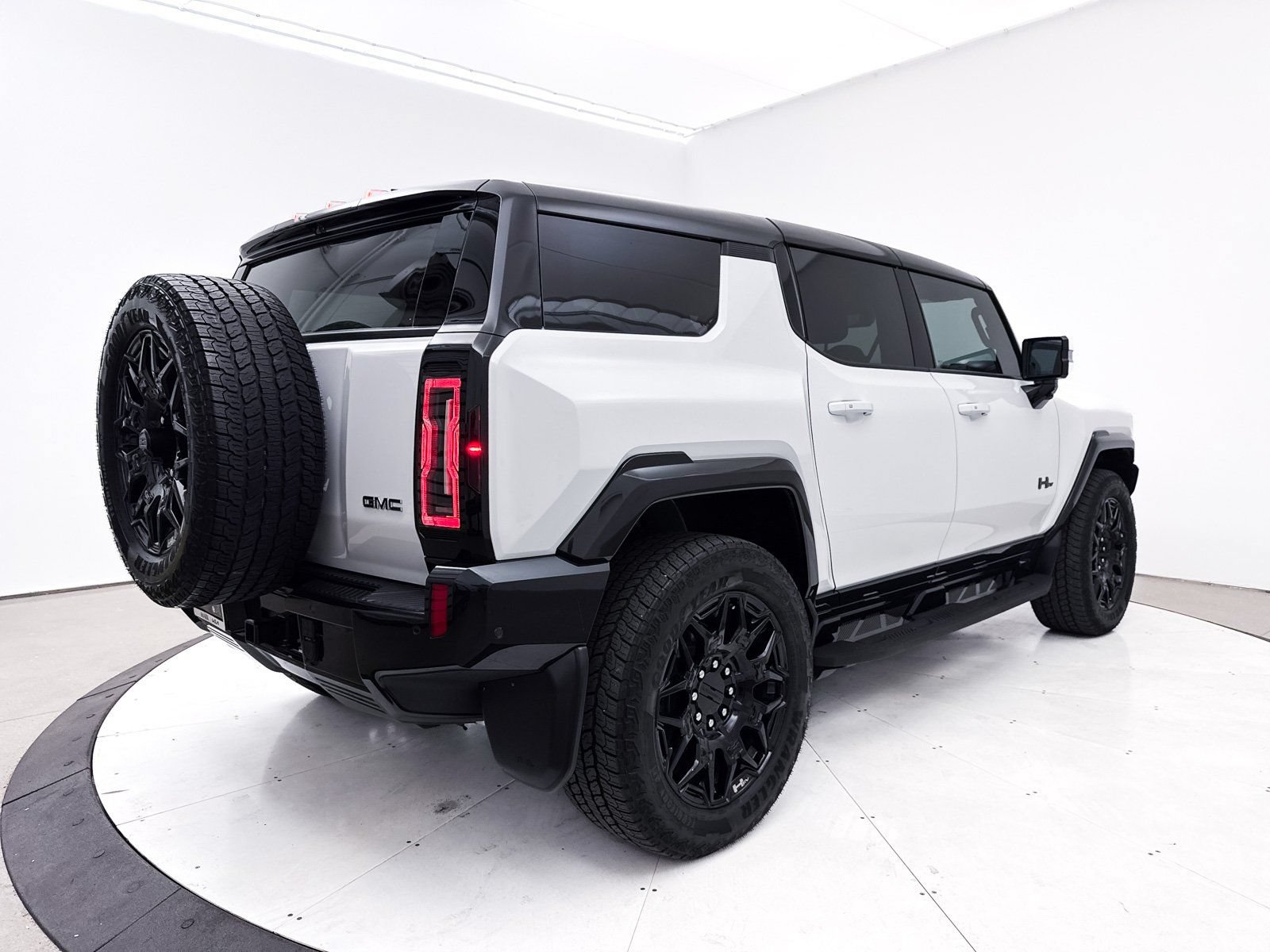 Used 2025 GMC Hummer EV 2X AWD/4WD image 35