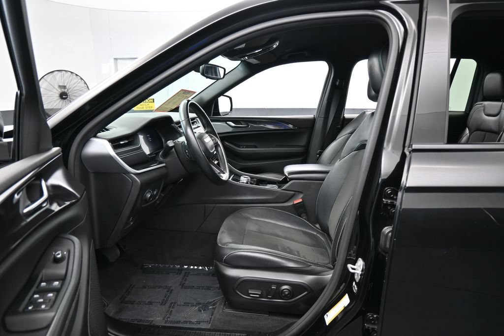 Used 2022 Jeep Grand Cherokee L Laredo RWD image 10