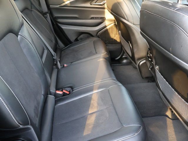 Used 2023 Jeep Grand Cherokee Altitude image 14