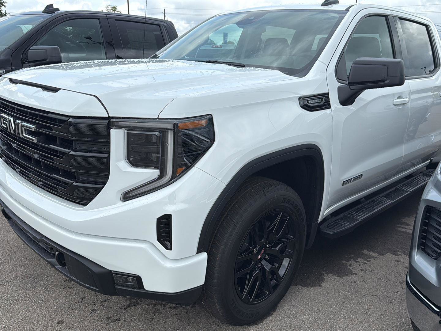 New 2026 GMC Sierra 1500 Elevation w/ LPO, Elevation Black Package image 3