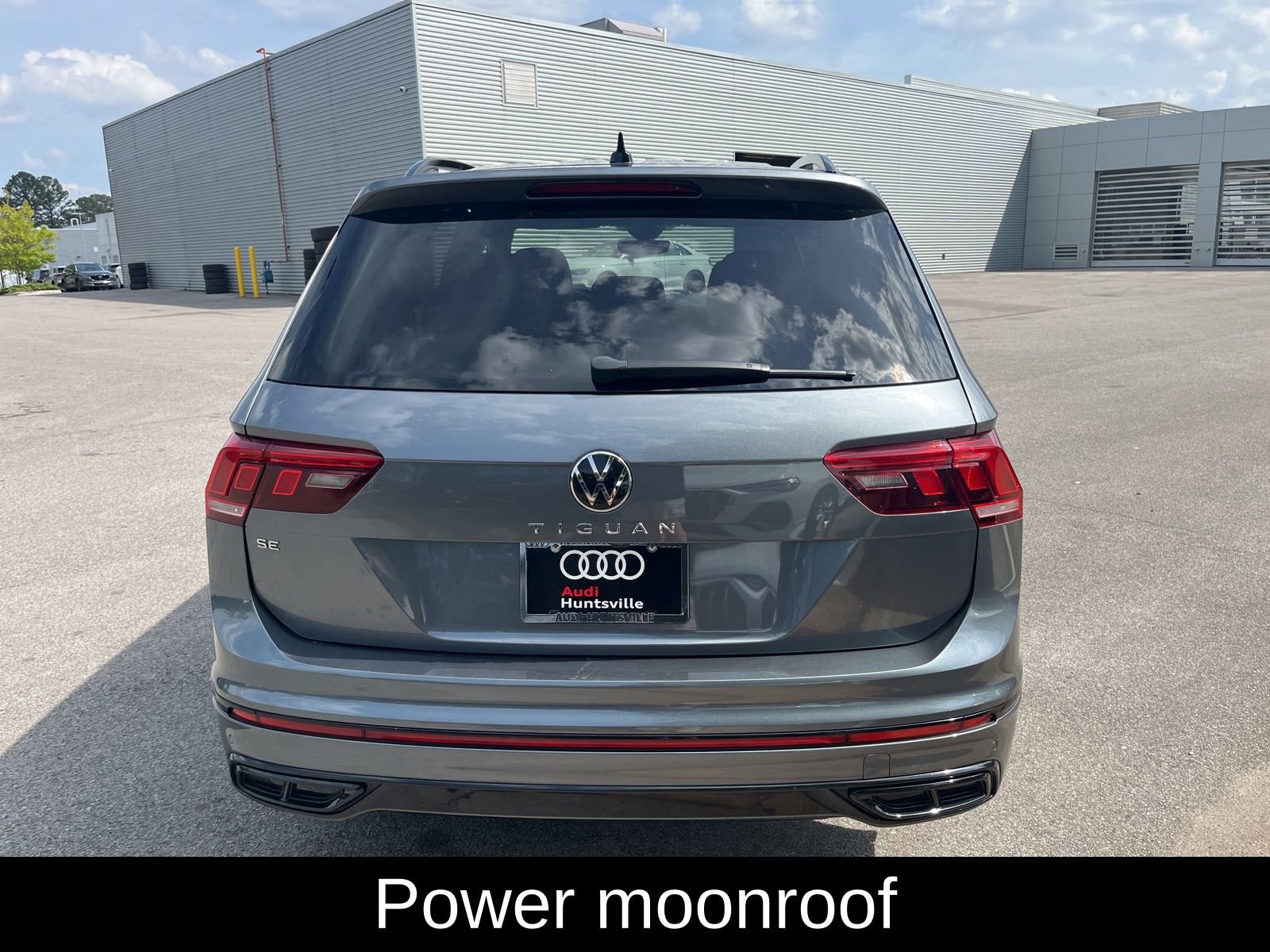 Used 2022 Volkswagen Tiguan SE R-Line FWD image 7