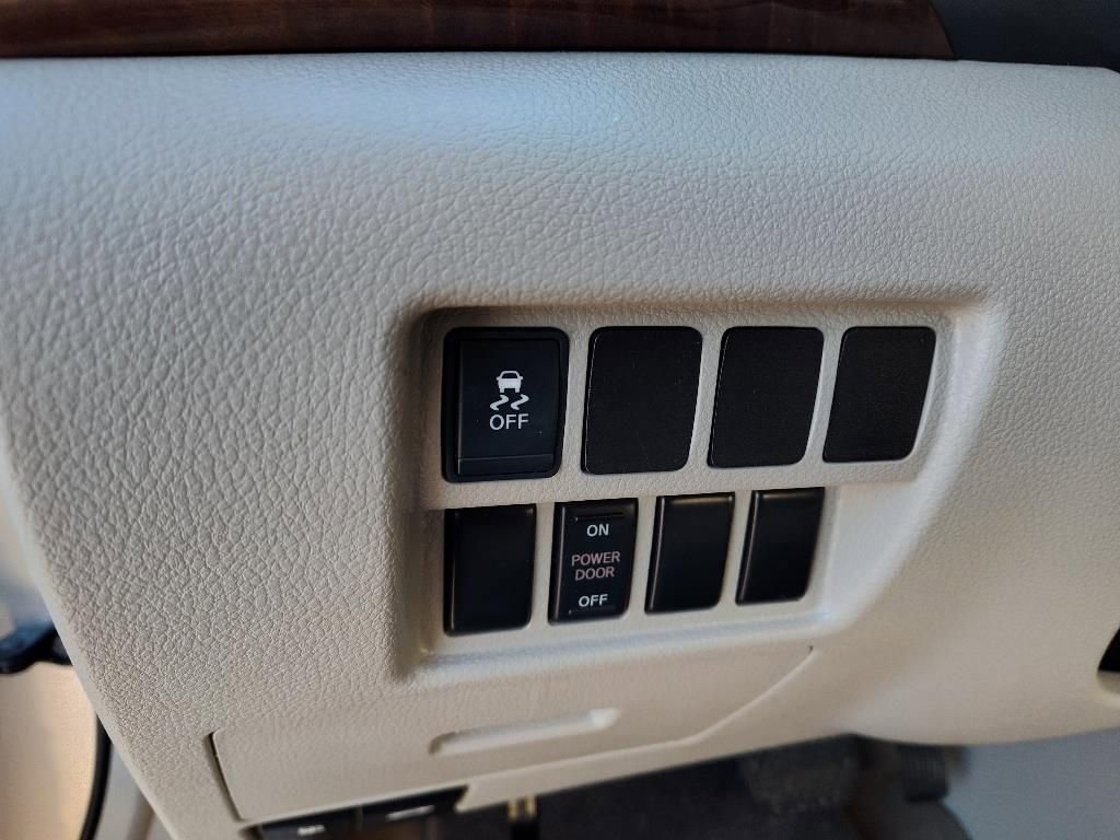 Used 2016 Nissan Quest SV image 41