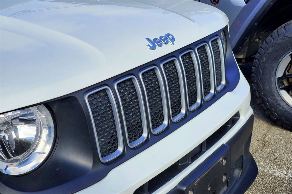 Used 2023 Jeep Renegade Latitude image 3