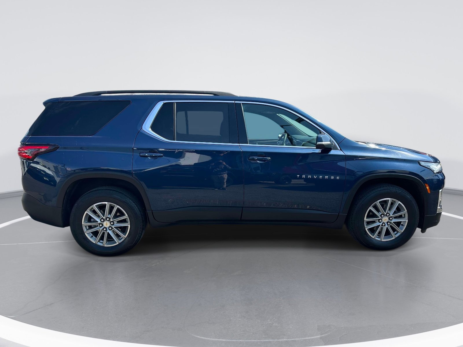 Used 2023 Chevrolet Traverse LT AWD/4WD image 4