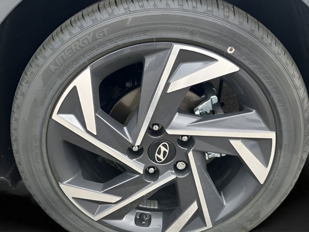 Used 2025 Hyundai Elantra SEL image 18