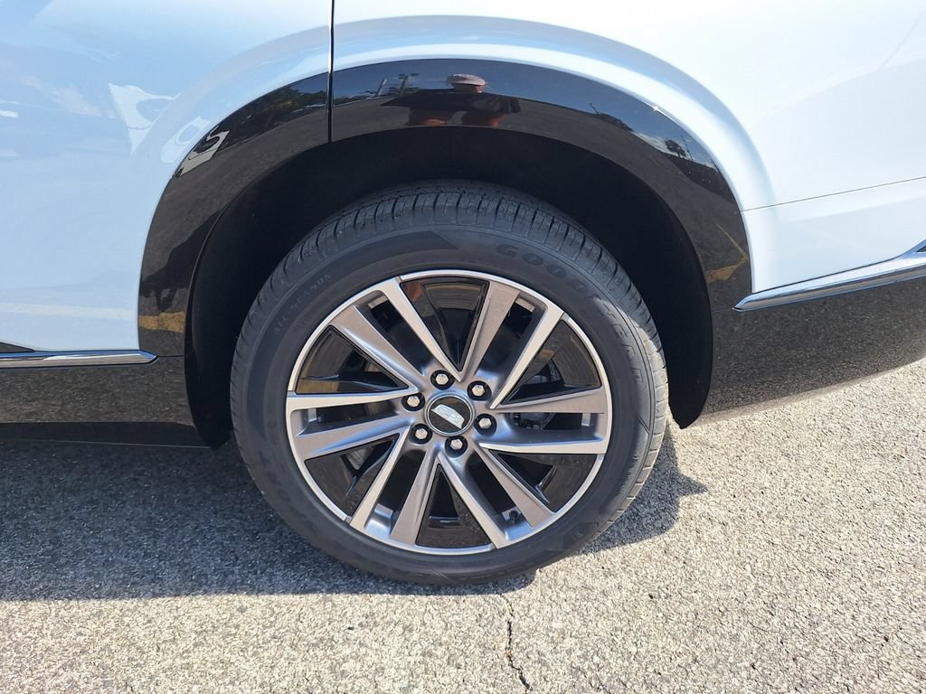 New 2027 Cadillac Vistiq Sport w/ LPO, Floor Liner Package AWD/4WD image 26