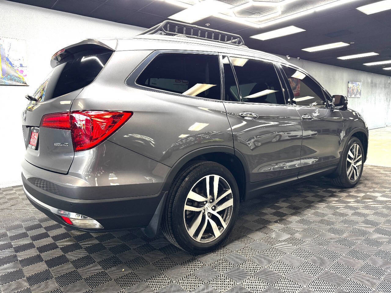 Used 2017 Honda Pilot Touring image 12