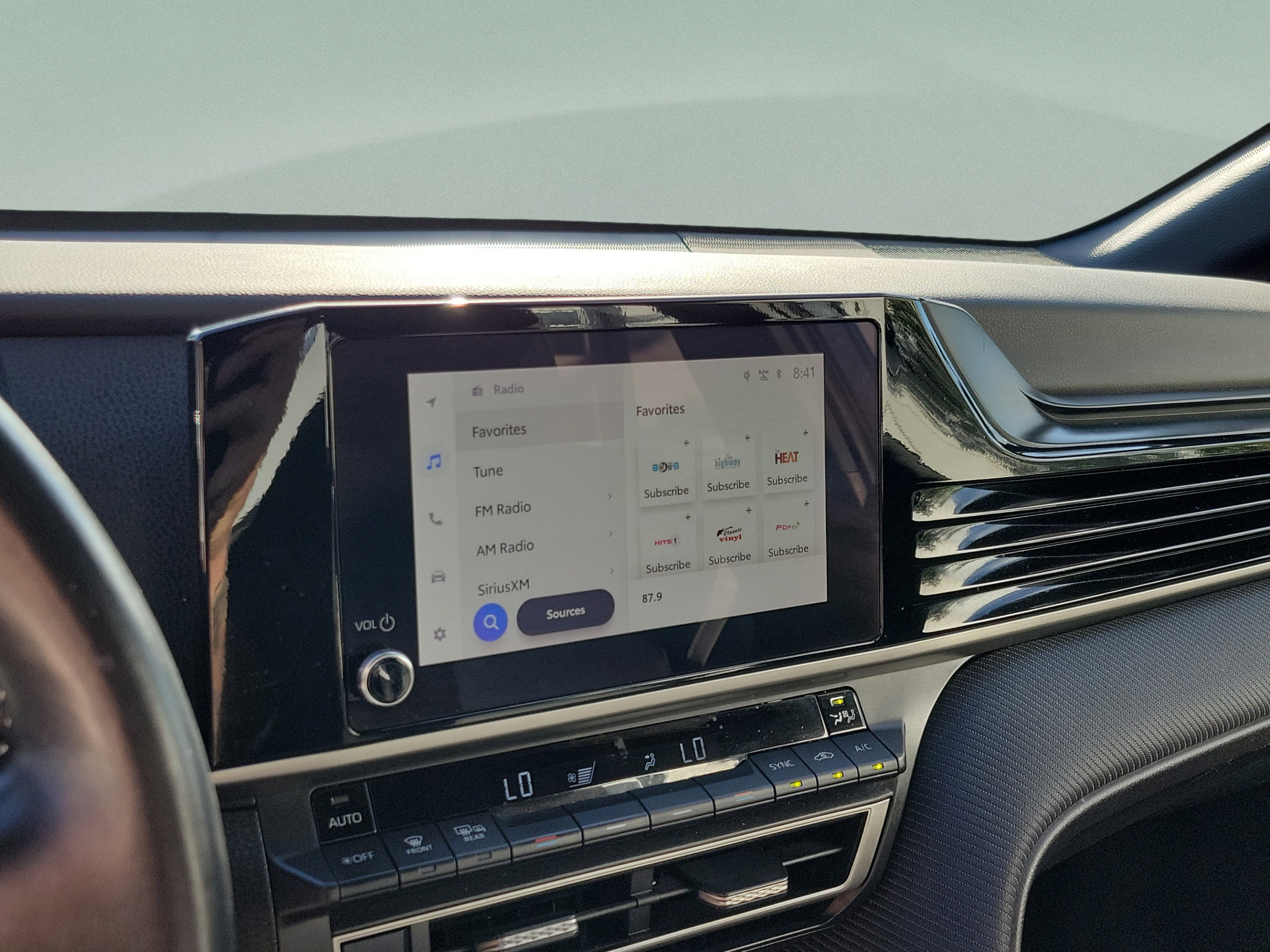 Used 2025 Toyota Camry SE FWD image 7