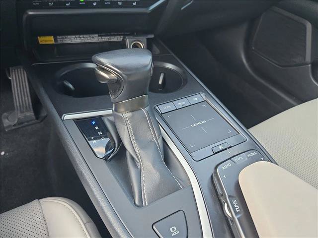 Used 2022 Lexus UX 200 w/ Premium Package FWD image 12
