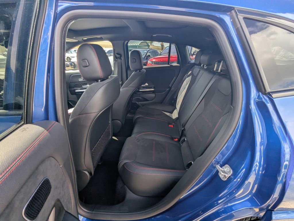 Used 2025 Mercedes-Benz GLA 250 4MATIC image 23