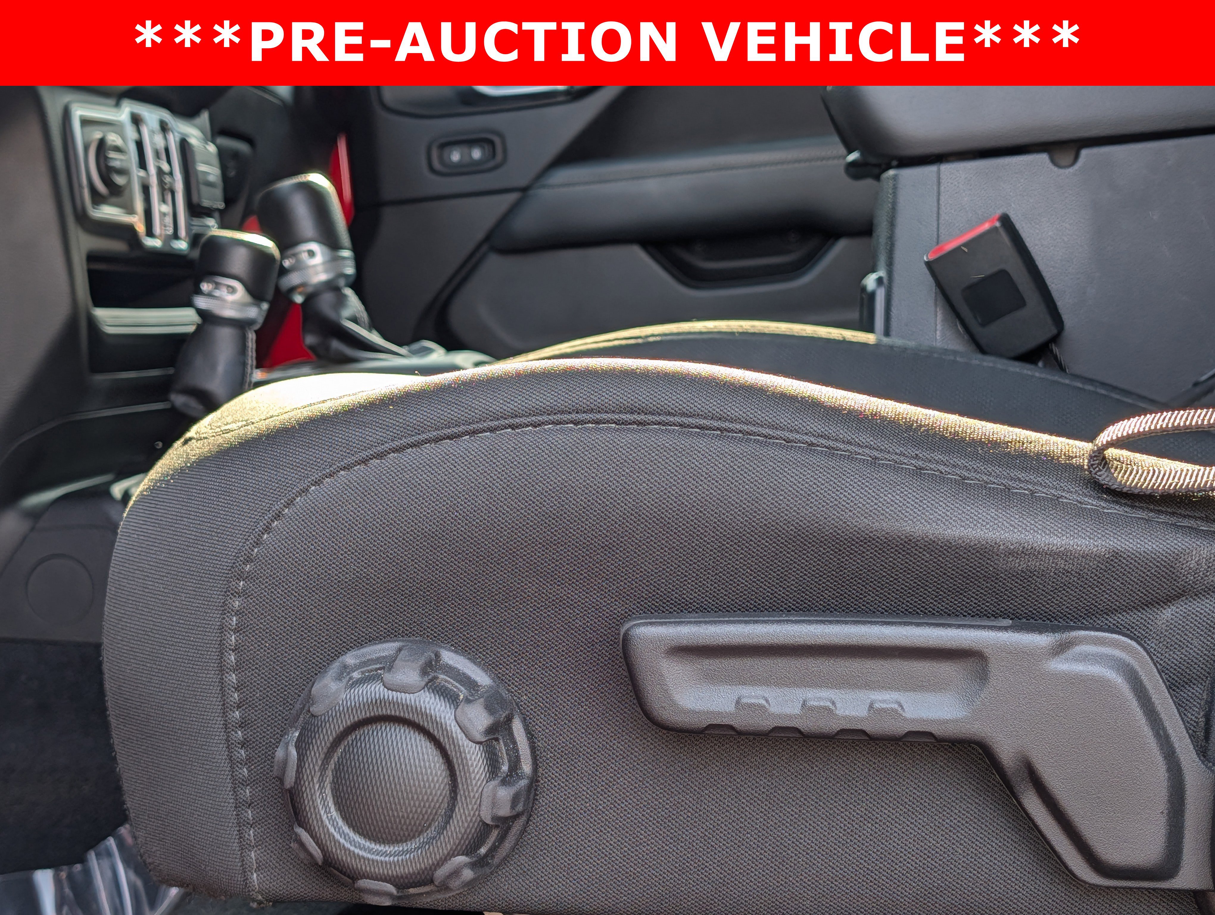 Used 2019 Jeep Wrangler Unlimited Sahara AWD/4WD image 22