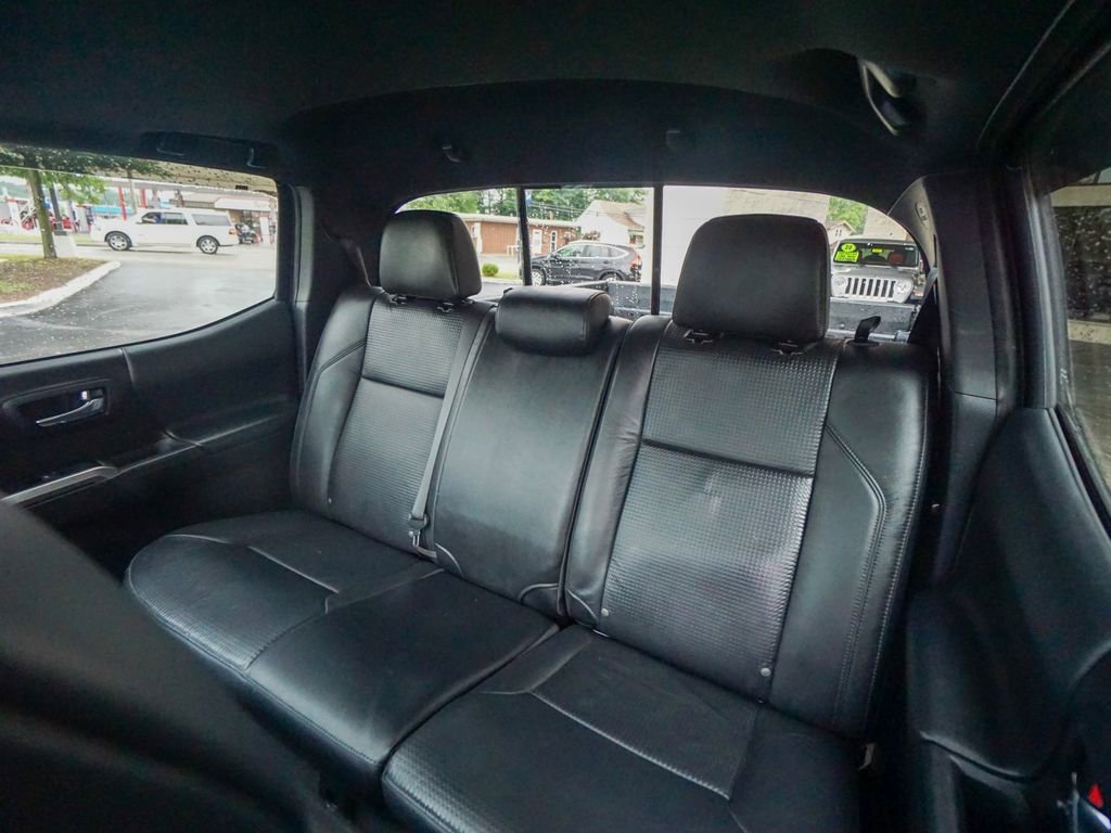 Used 2020 Toyota Tacoma Limited image 34