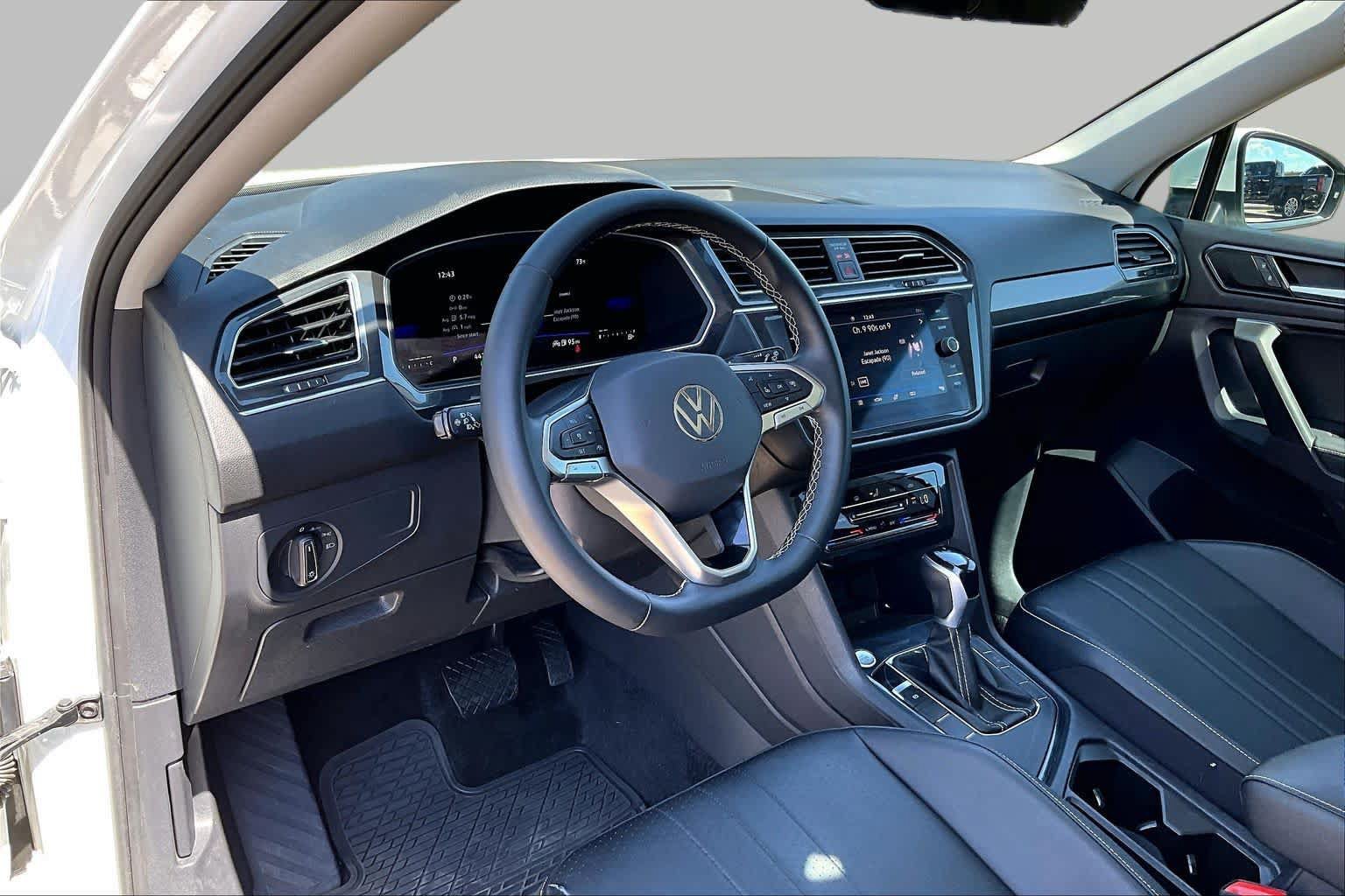 Used 2022 Volkswagen Tiguan SE FWD image 12