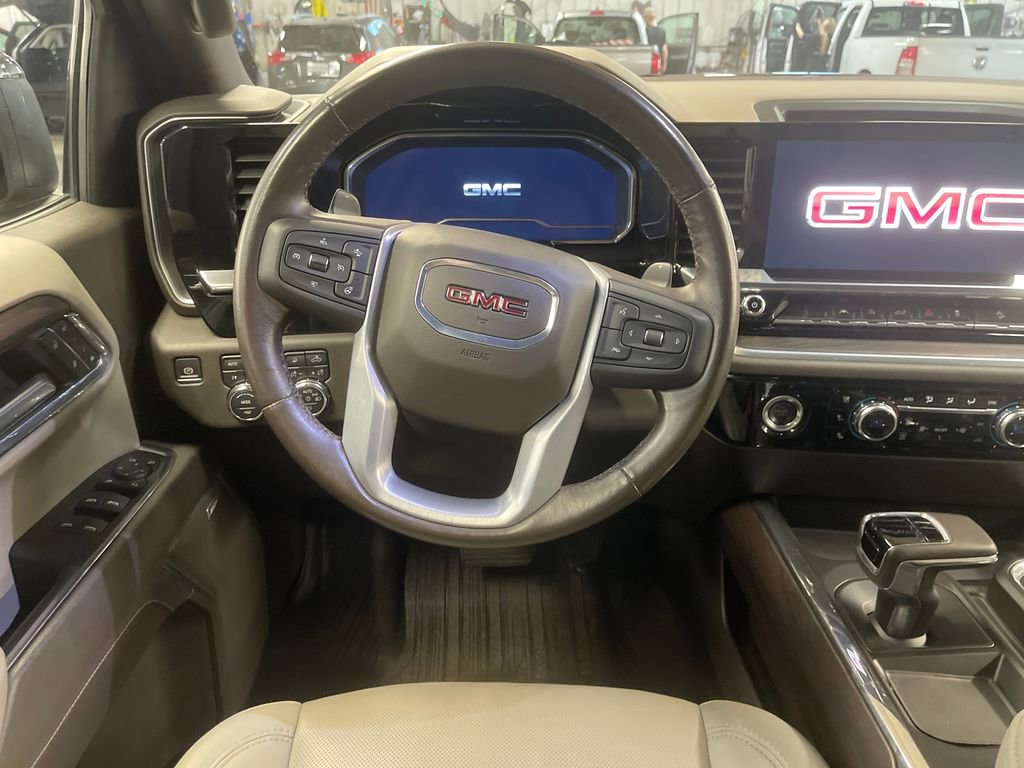 Used 2023 GMC Sierra 1500 SLT AWD/4WD image 17