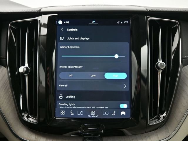 Used 2023 Volvo XC60 B5 Ultimate image 16