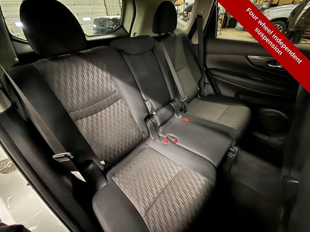 Used 2020 Nissan Rogue S image 33