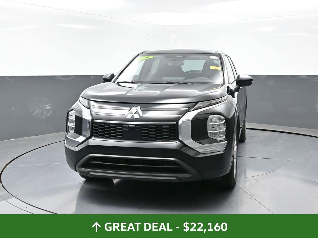 Used 2025 Mitsubishi Outlander ES image 9