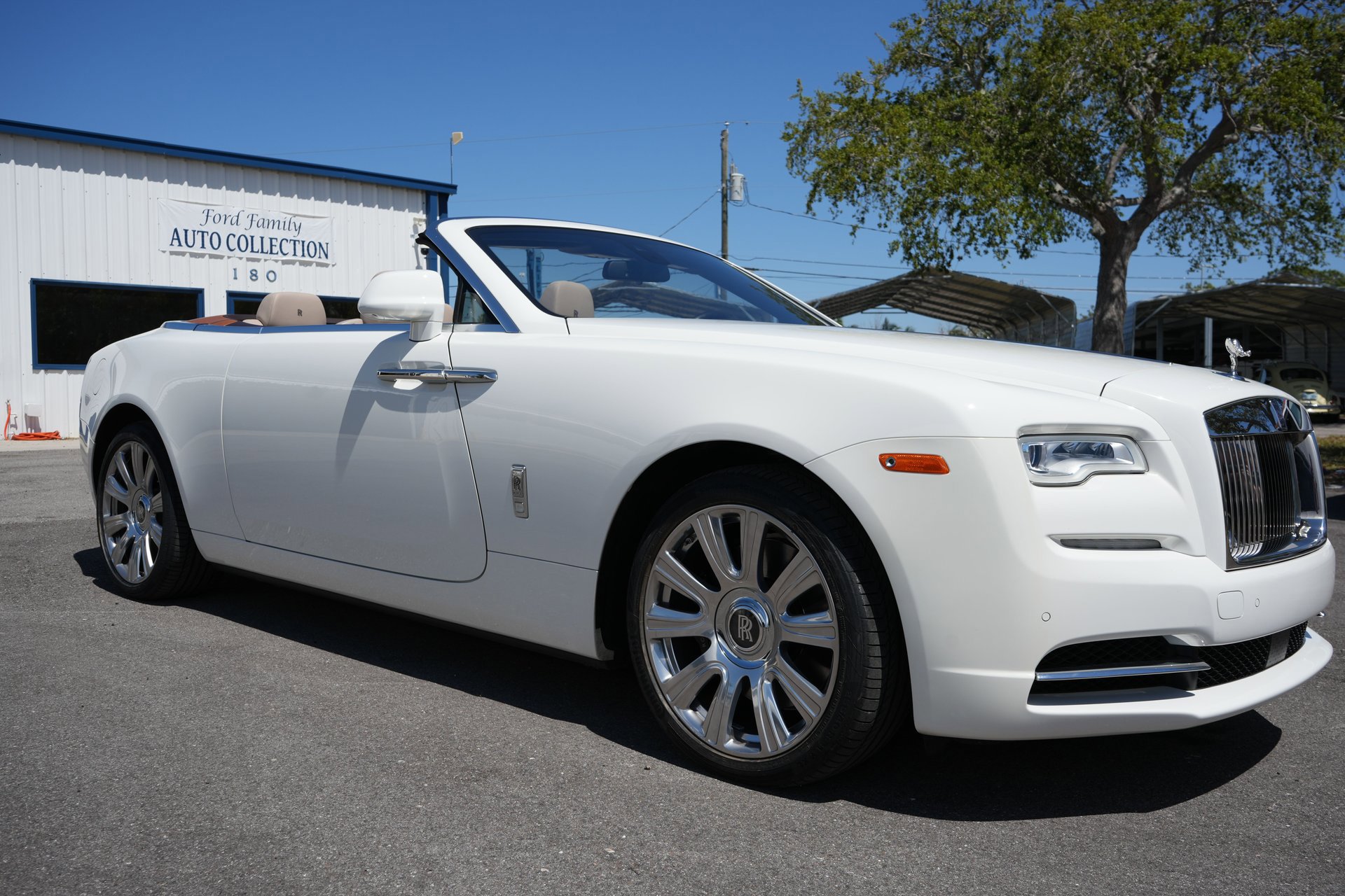 Used 2017 Rolls-Royce Dawn image 18