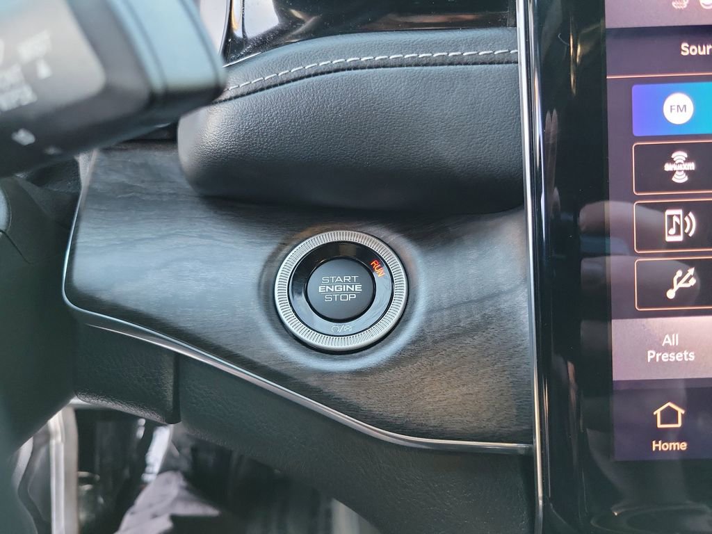 Used 2023 Jeep Grand Cherokee Overland w/ Advanced Protech Group III image 11