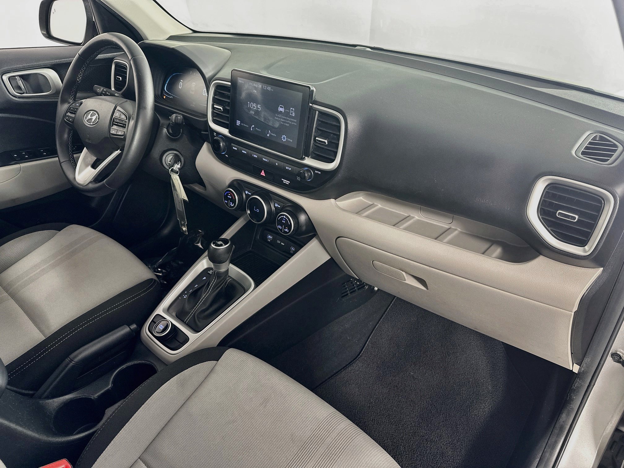 Used 2023 Hyundai Venue SEL FWD image 27