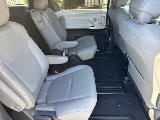 Certified 2025 Toyota Sienna XLE FWD image 19
