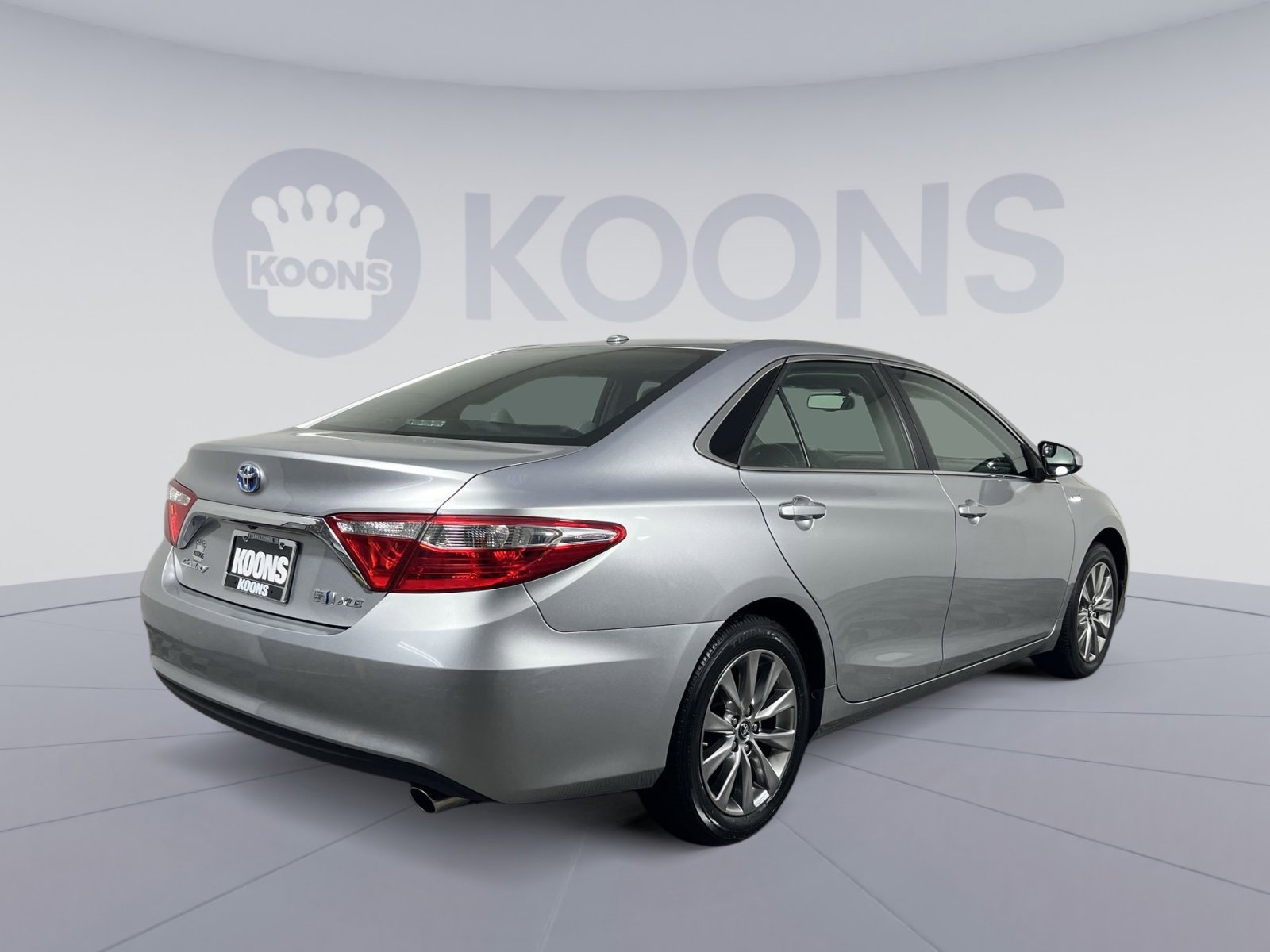 Used 2017 Toyota Camry XLE w/ Moonroof Package FWD image 11