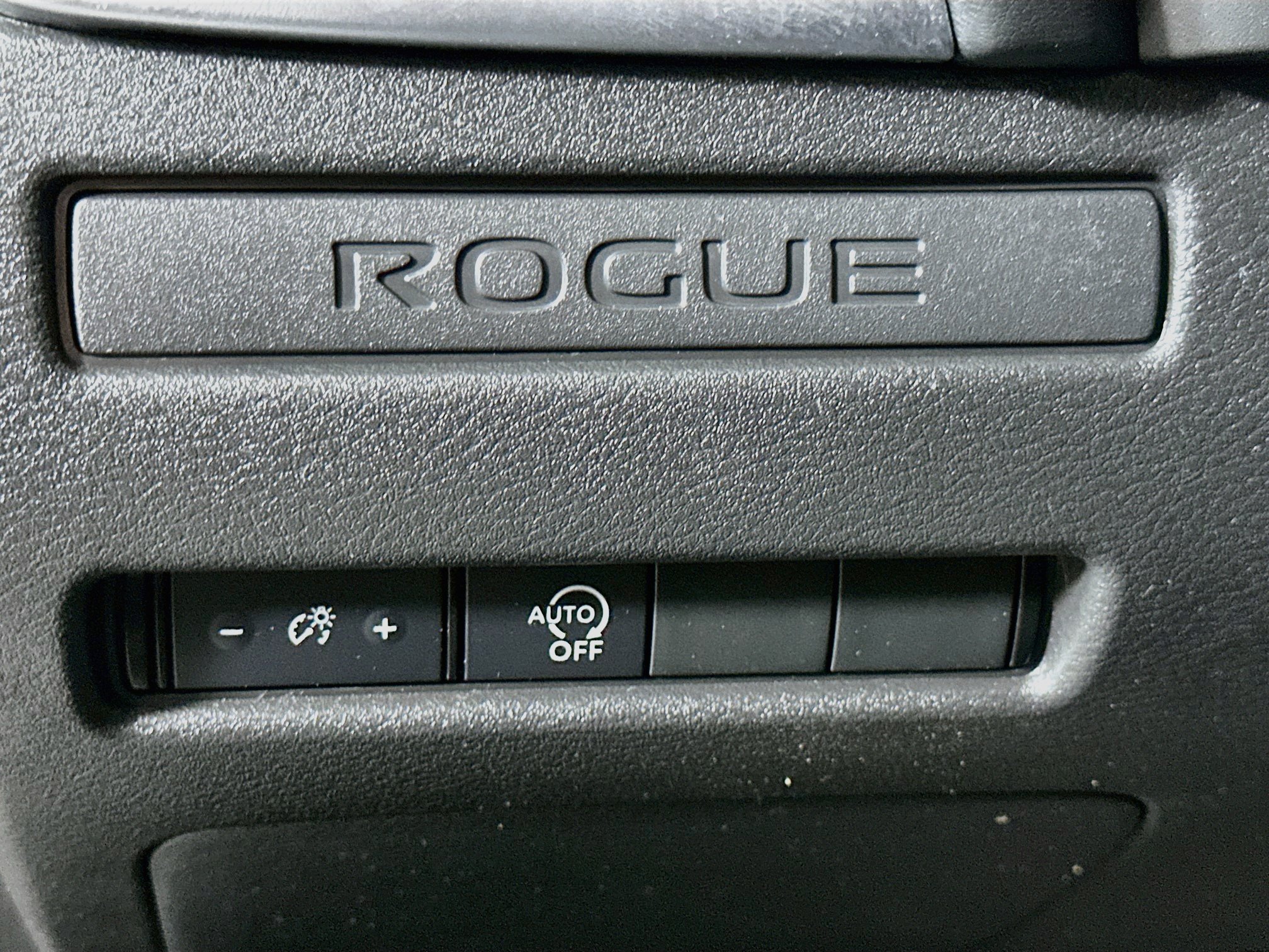 Used 2023 Nissan Rogue S AWD/4WD image 17