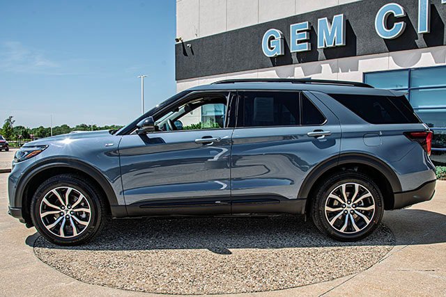 Used 2026 Ford Explorer ST-Line AWD/4WD image 2
