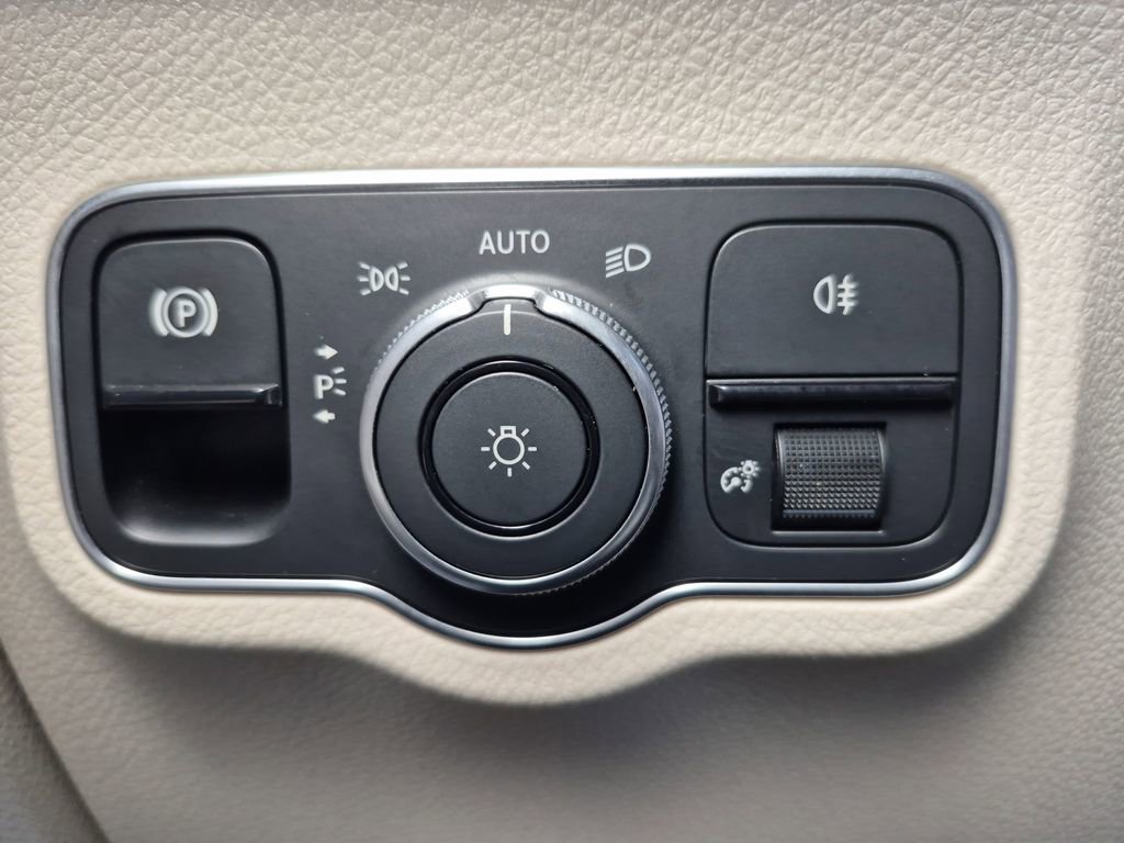 Used 2024 Mercedes-Benz EQB 300 300 image 27