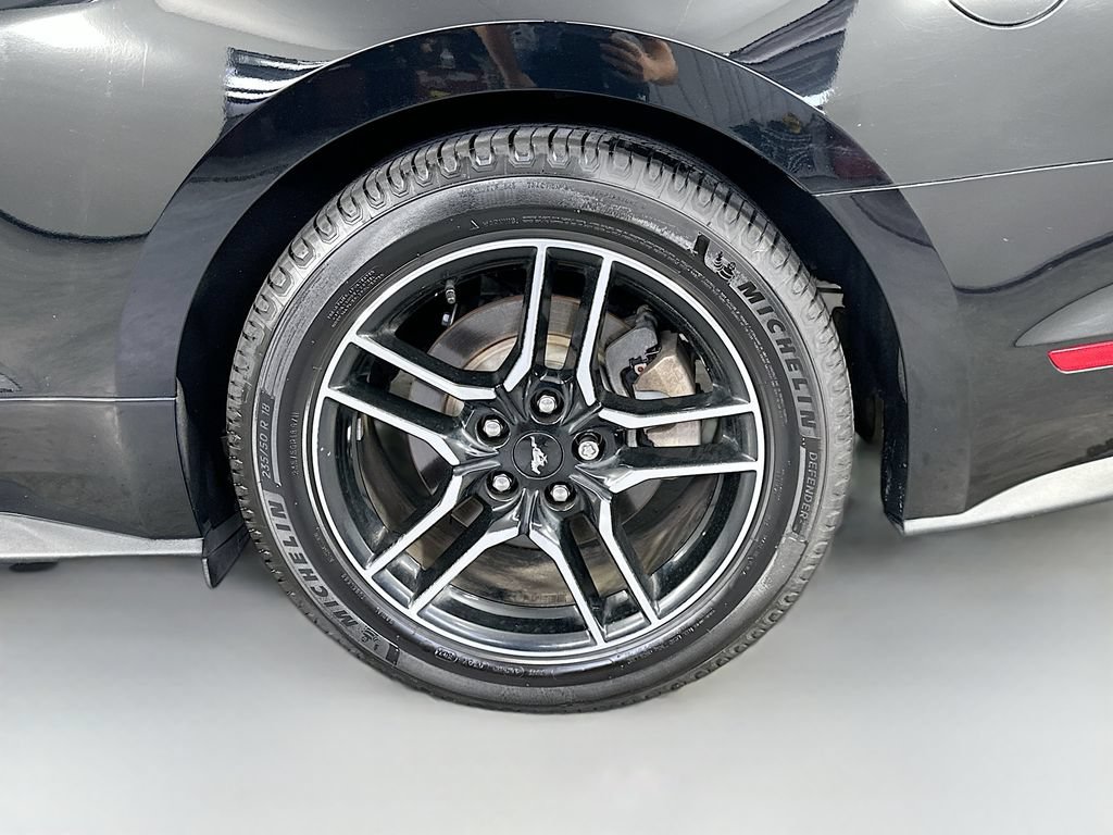 Used 2018 Ford Mustang Coupe w/ Equipment Group 101A RWD image 33