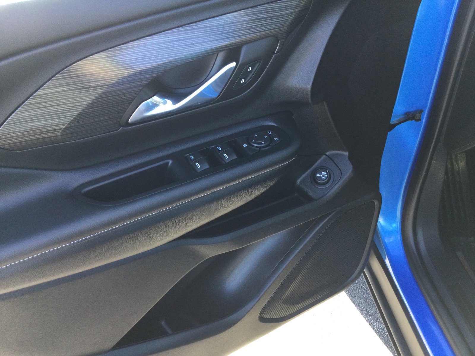 Used 2024 GMC Terrain SLE w/ Driver Convenience Package image 13