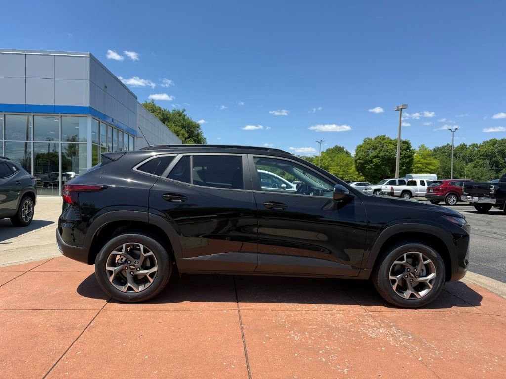 New 2026 Chevrolet Trax LT w/ LT Convenience Package FWD image 6