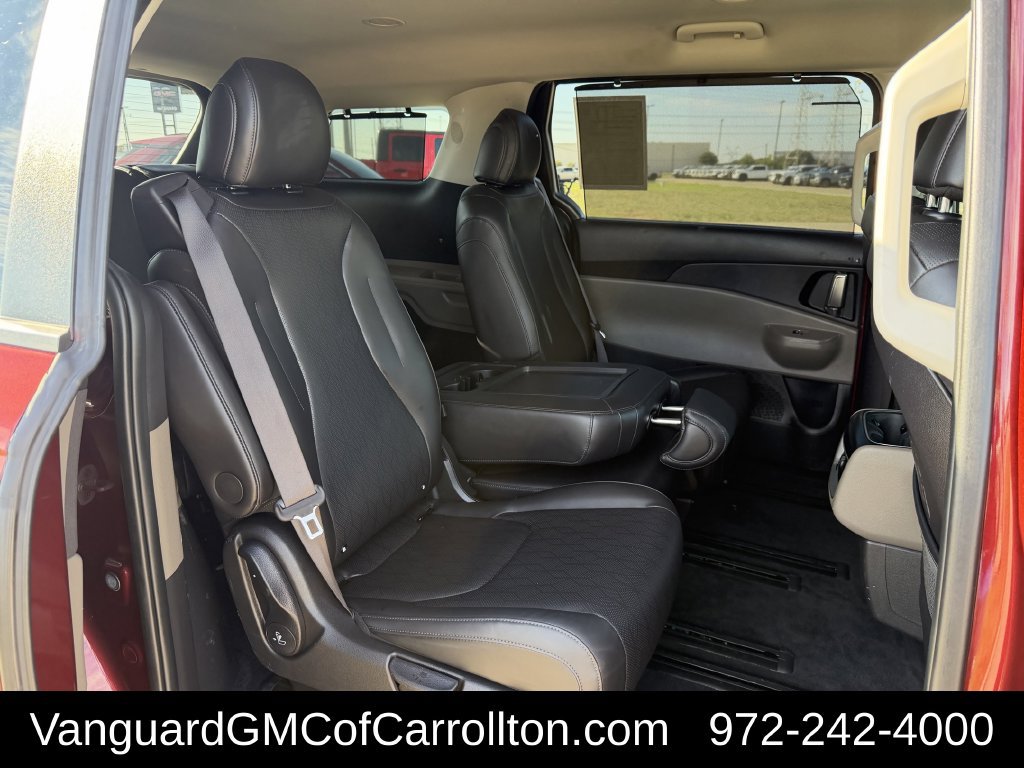Used 2025 Kia Carnival EX FWD image 31