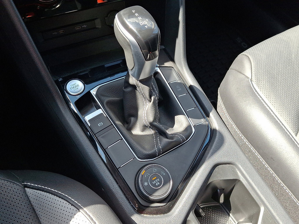 Used 2022 Volkswagen Taos SEL image 29