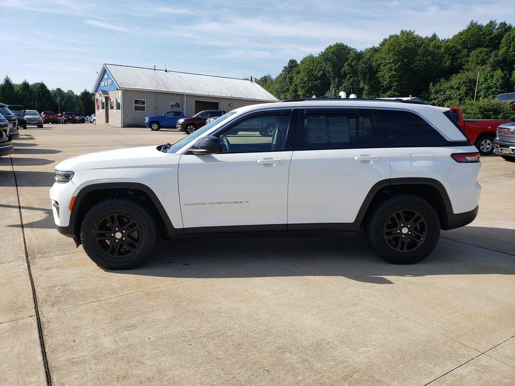 Certified 2023 Jeep Grand Cherokee Laredo w/ Luxury Tech Group I AWD/4WD image 6
