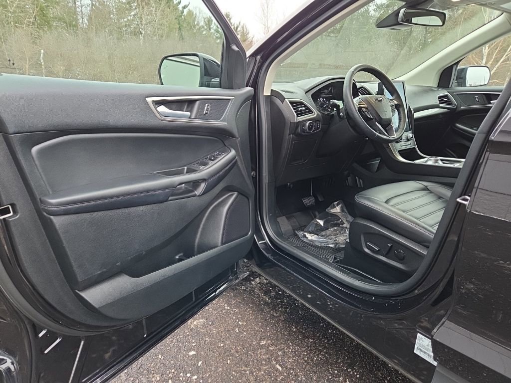 Used 2023 Ford Edge SEL w/ Convenience Package image 9