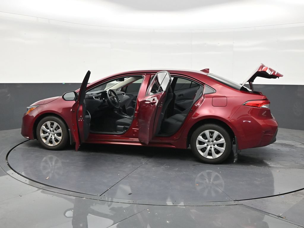 Used 2025 Toyota Corolla LE FWD image 30