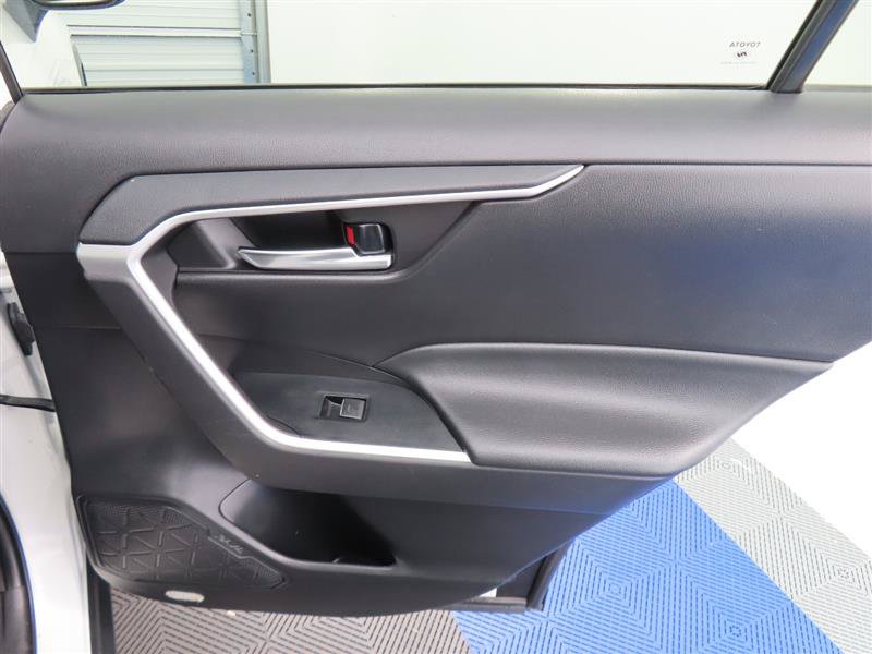 Used 2022 Toyota RAV4 XLE FWD image 32