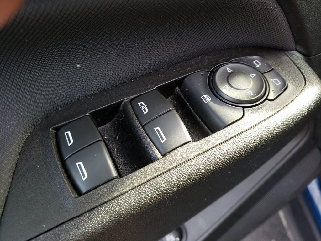 Used 2022 Chevrolet Equinox RS w/ Infotainment Package image 12