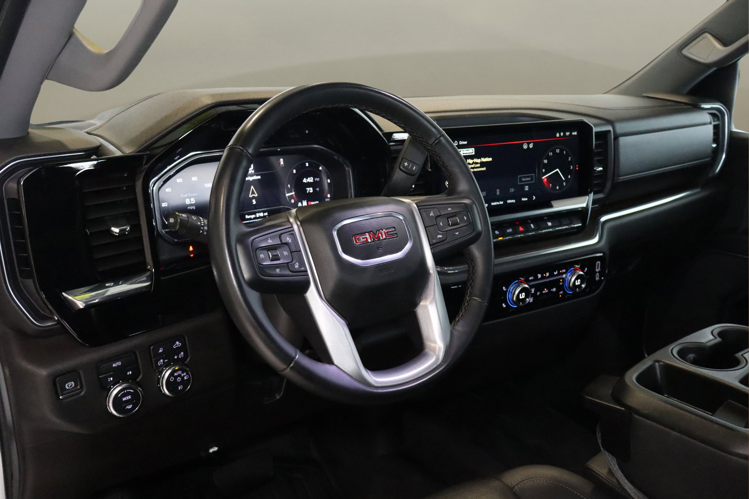 Used 2024 GMC Sierra 1500 SLT image 10
