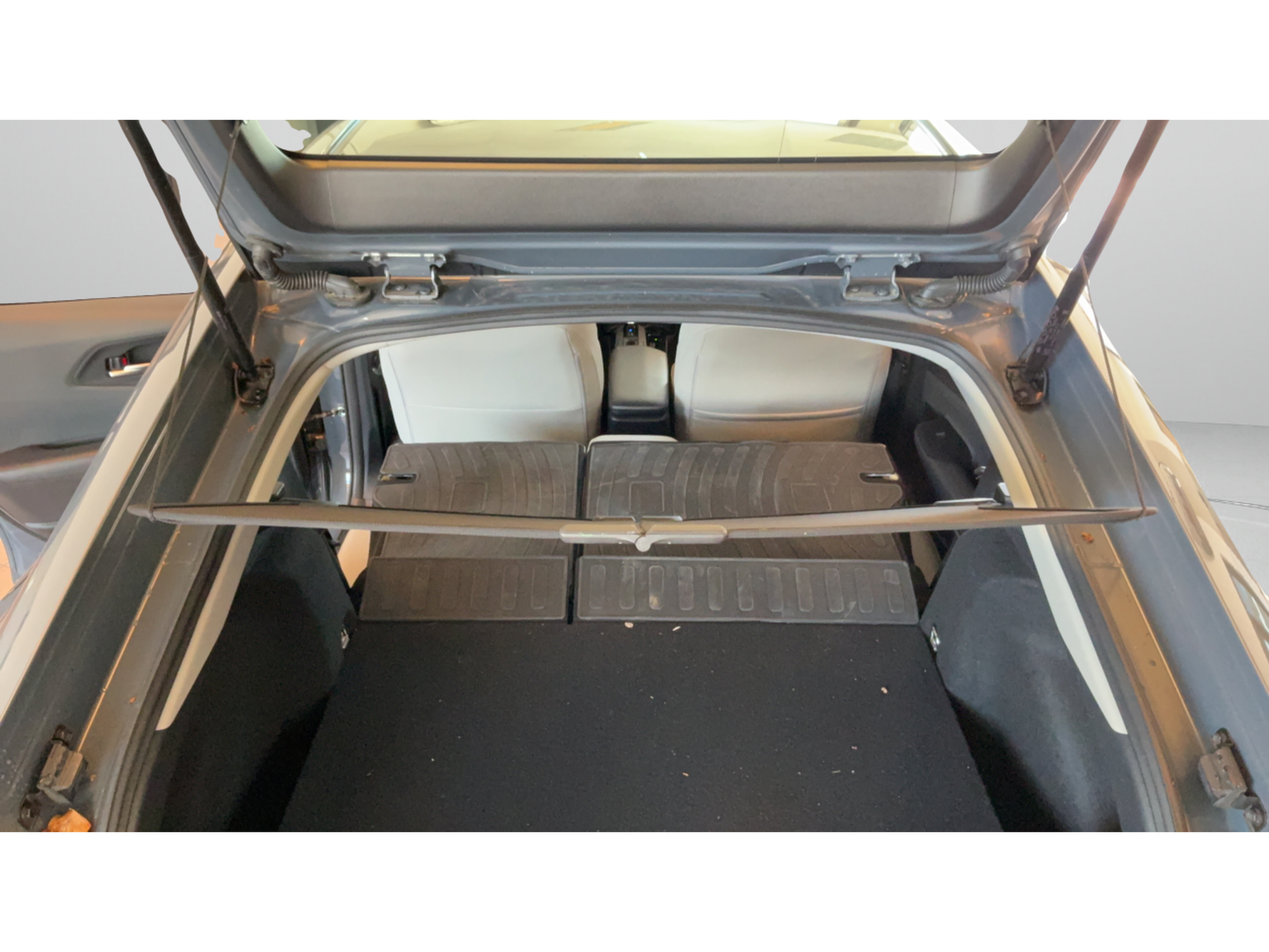 Used 2024 Toyota Prius XLE FWD image 29