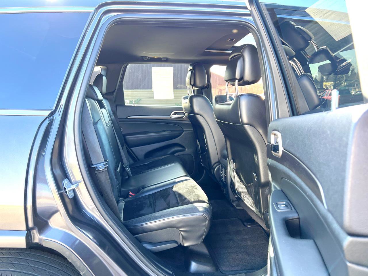 Used 2015 Jeep Grand Cherokee Altitude image 40