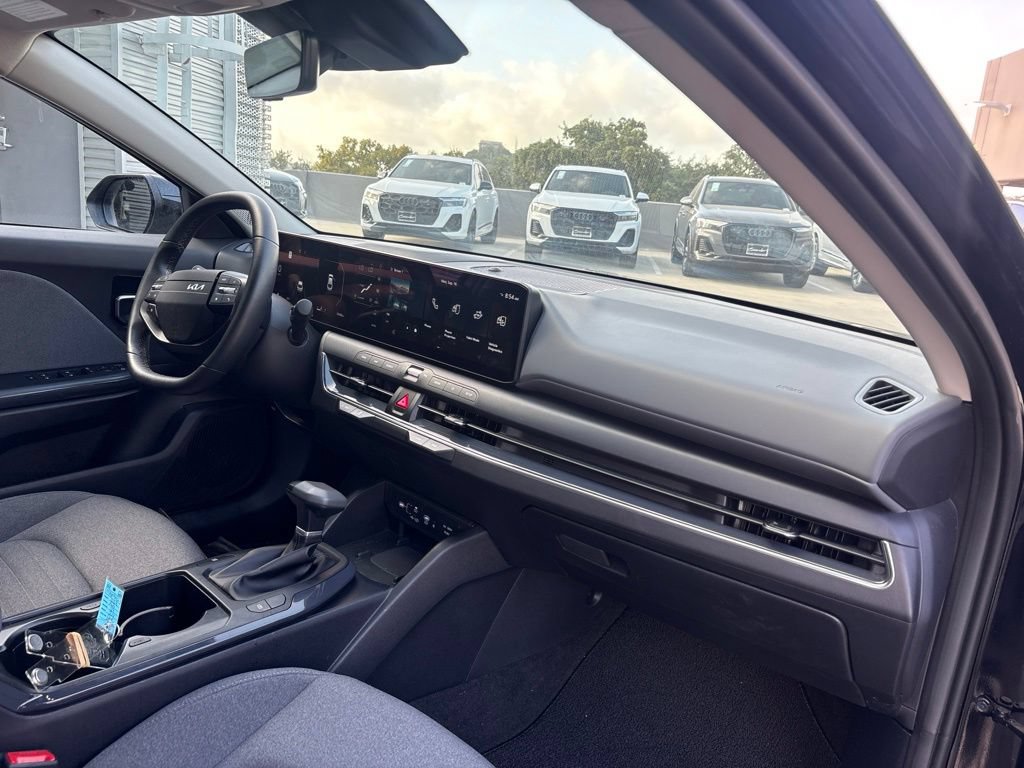 Used 2025 Kia K4 EX FWD image 15