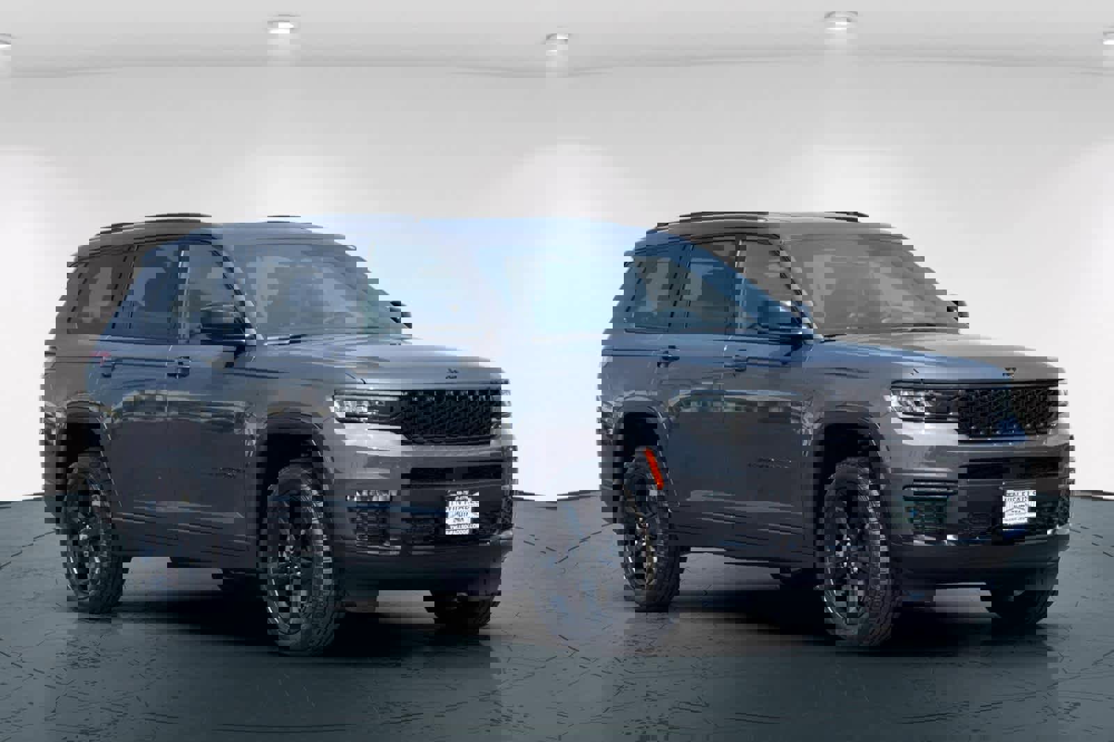 New 2025 Jeep Grand Cherokee L Limited w/ Black Appearance Package image 5