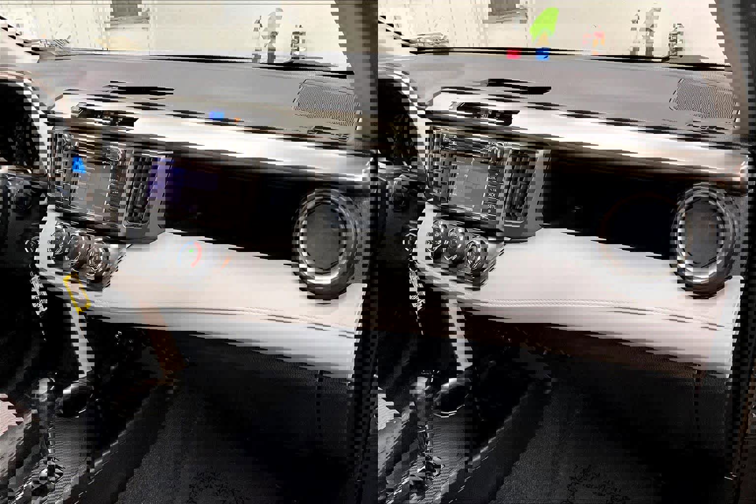 Used 2015 Toyota RAV4 LE image 19