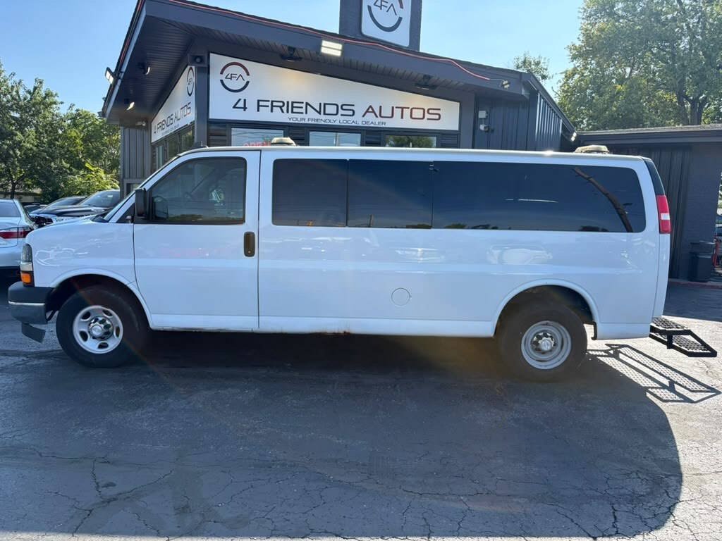 Used 2017 Chevrolet Express 3500 LT w/ LT Preferred Equipment Group RWD image 4